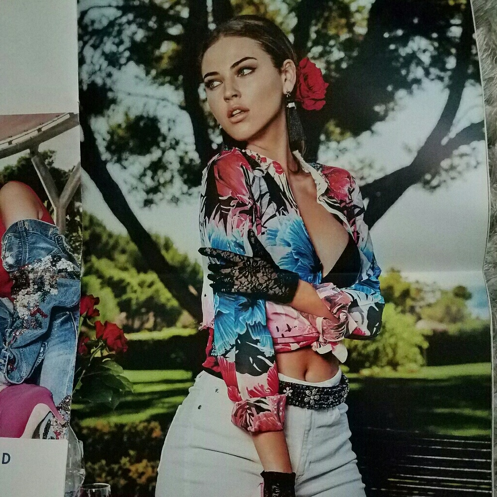 Brand new Guess button up shirt All Floral!